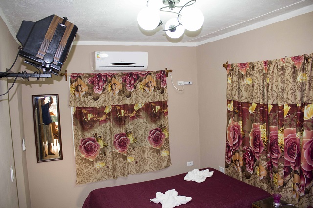 Room for three, Hostal Aliana, Santa Clara, Villa Clara Cuba
