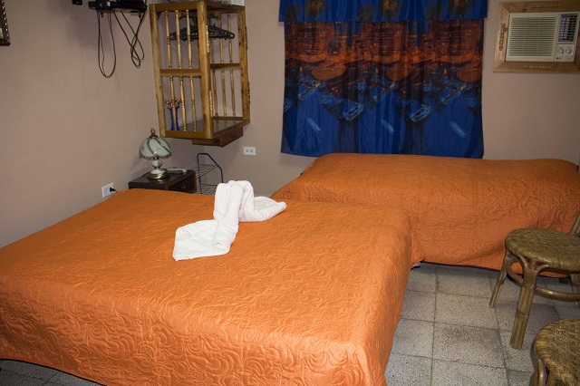 Room for three, Hostal Aliana, Santa Clara, Villa Clara Cuba